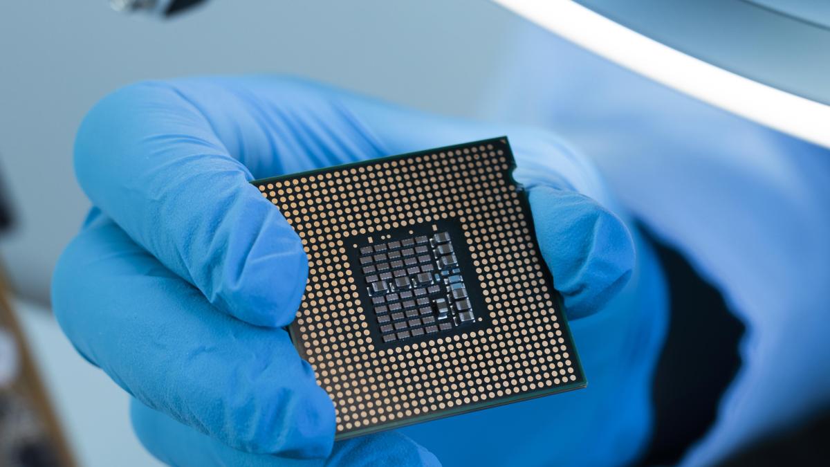 primul-pacient-caruia-i-a-fost-implantat-un-cip-in-creier-poate-controla-un-mouse-doar-cu-gandul--ce-a-declarat-elon-musk_96555700