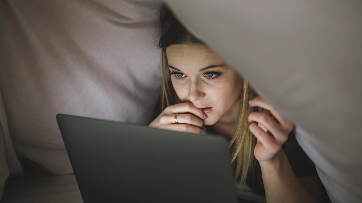 cum-ne-raportam-la-internet-si-retelele-sociale_65776400