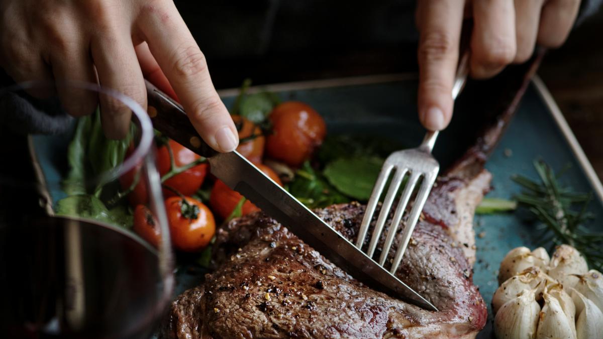 care-este-cantitatea-ideala-de-carne-pe-care-trebuie-sa-o-mancam-_90521100