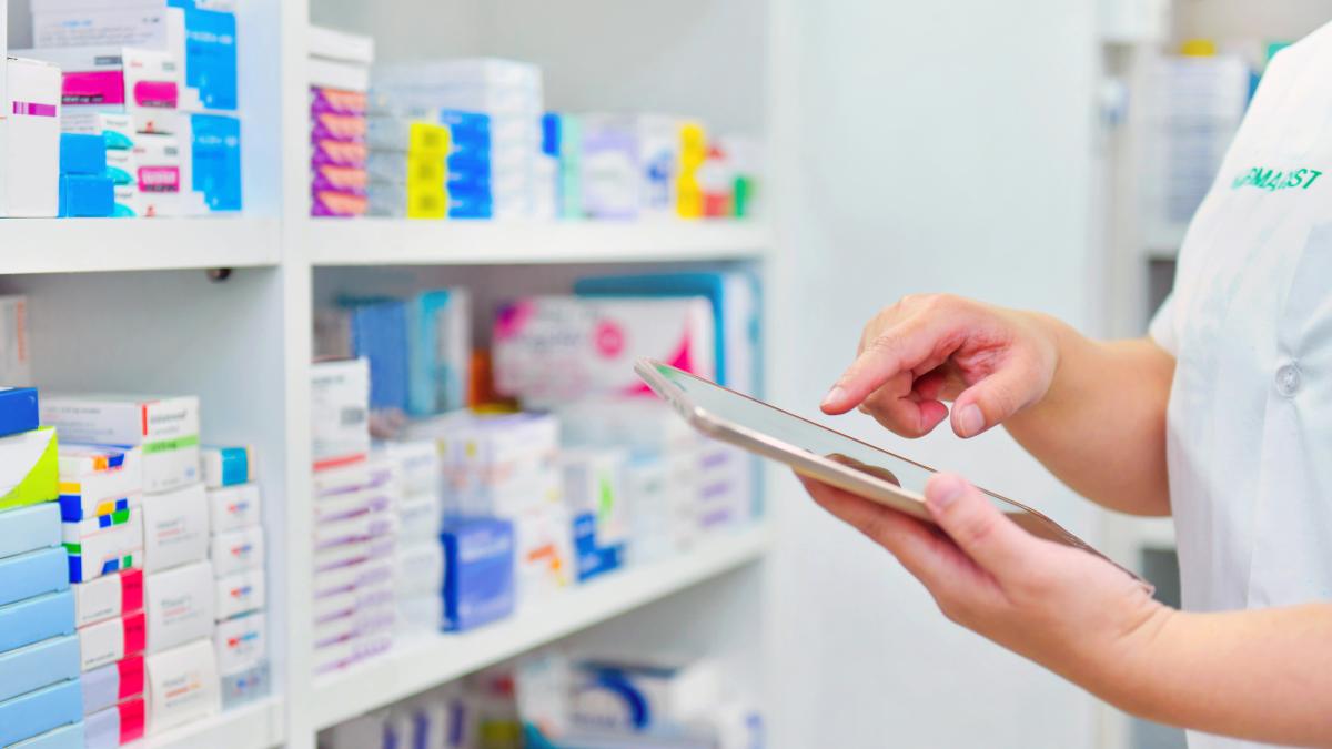 ministerul-sanatatii-extinde-lista-de-medicamente-compensate-si-gratuite--alexandru-rafila-oamenii-au-nevoie-de-atentie-si-de-empatie-din-partea-medicilor-si-a-autoritatilor_50909300