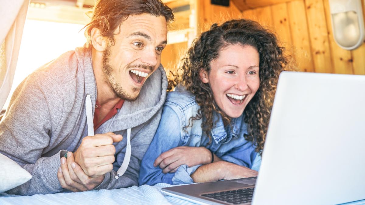 statul-pe-internet-aduce-fericire--detaliul-care-te-va-surprinde_06642100