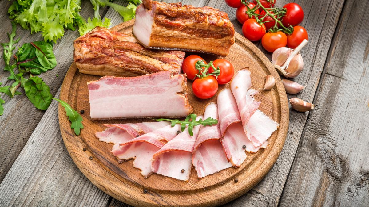 ce-se-intampla-cand-mananci-slanina-sau-afumaturi-_47047100