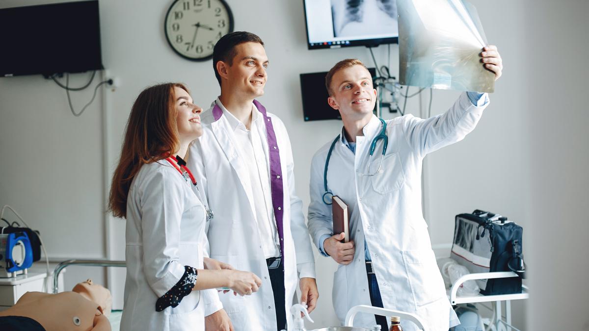 nurse-listens-doctor-students-hospital-gowns-men-woman-standing-hospital-ward_67519000