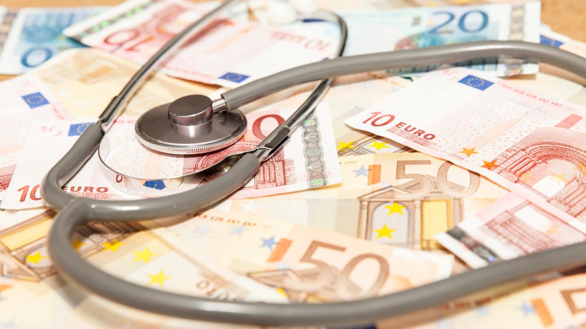 voucher-de-4-000-euro-pentru-persoanele-cu-probleme-de-auz--romi-mihaescu-peste-8-000-de-persoane-pot-apela-la-asa-ceva_63537300