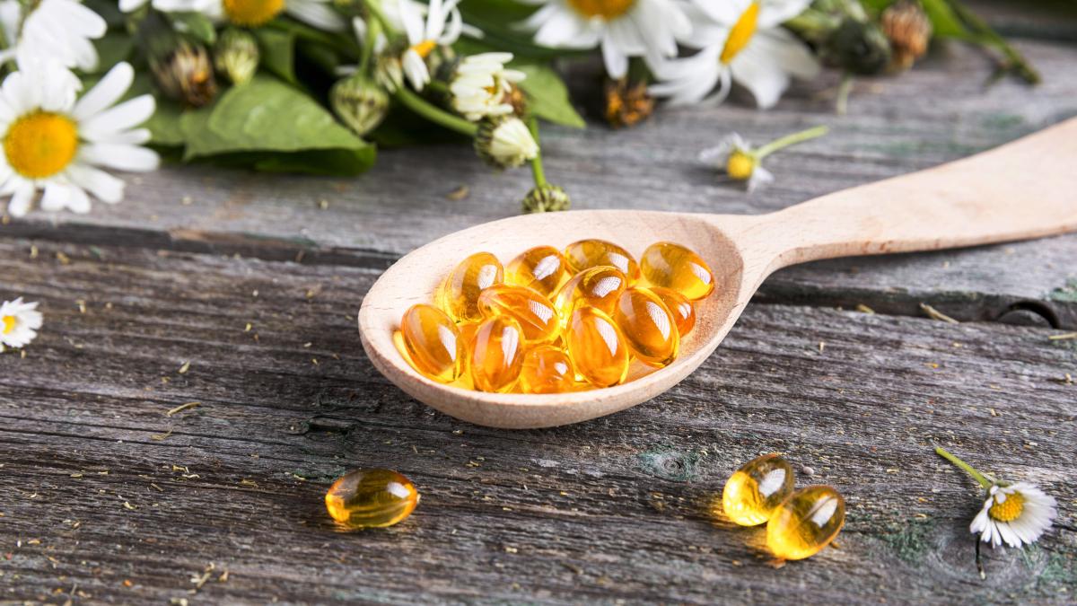 high-angle-natural-medicine-concept_95613300