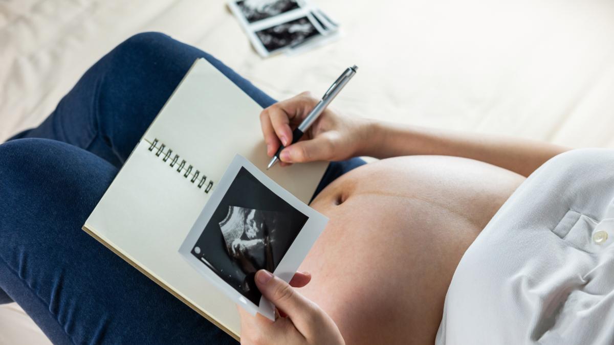midsection-woman-using-mobile-phone_98622100