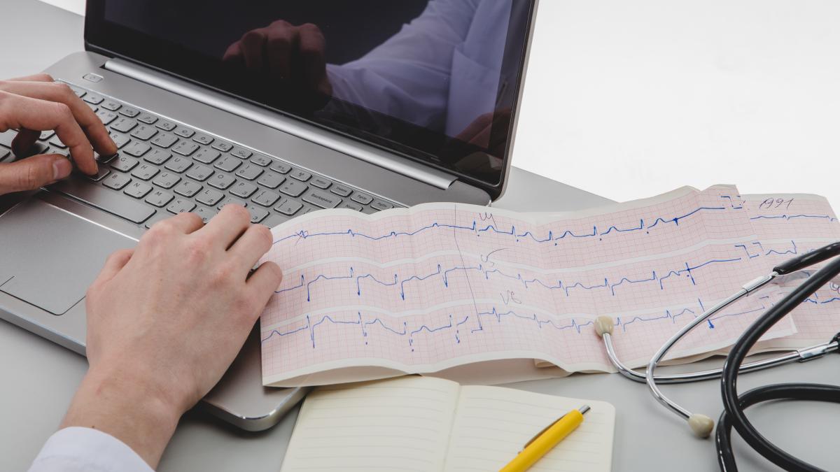 cat-de-des-ar-trebui-sa-faci-un-ekg--de-ce-simptome-depinde-raspunsul_95349100