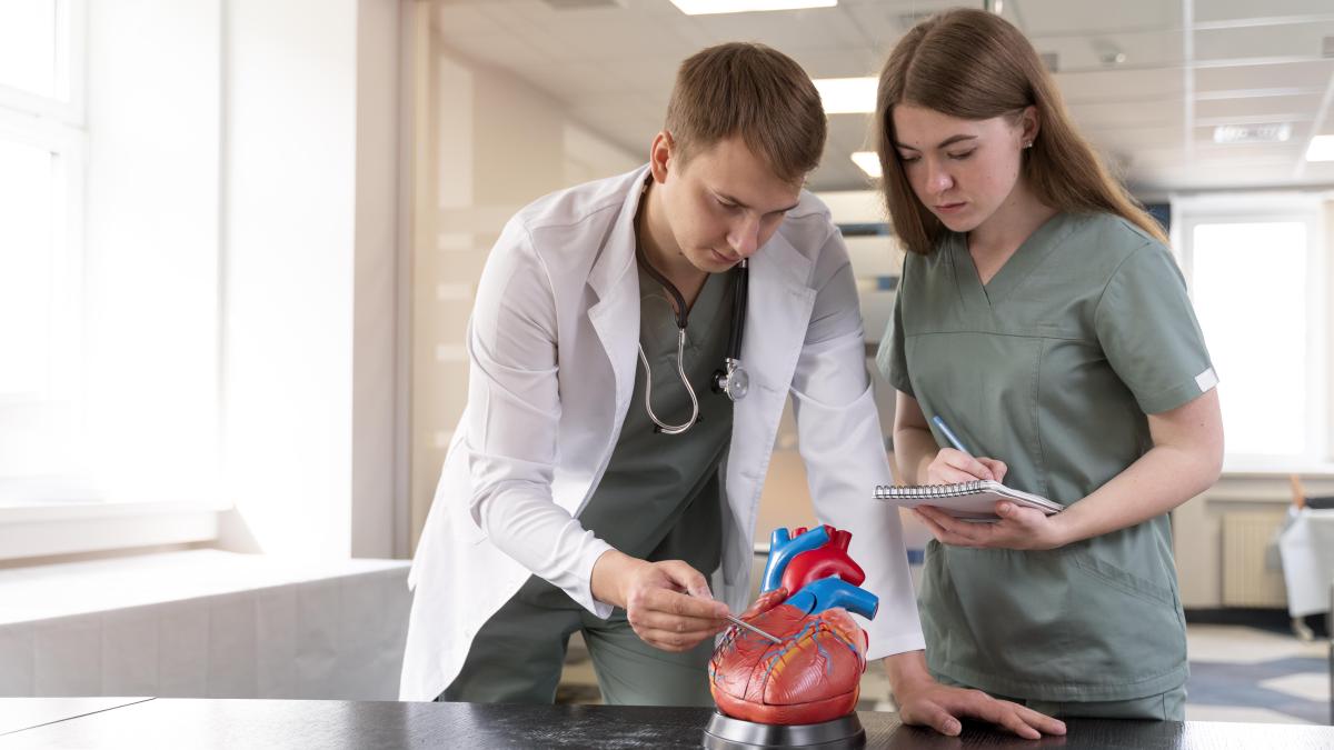 spitalul-judetean-de-urgenta-slatina--in-deficit-de-cardiologi--a-inceput-sa-pregateasca-rezidentii_07369600