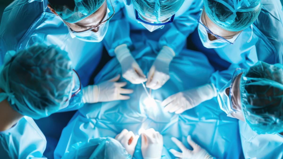 transplantul-hepatic--compatibilitate--riscuri-si-perioada-de-recuperare--dr--dragos-romanescu-multa-minutiozitate--pacientul-transplantat-e-un-pacient-fragil_96664500