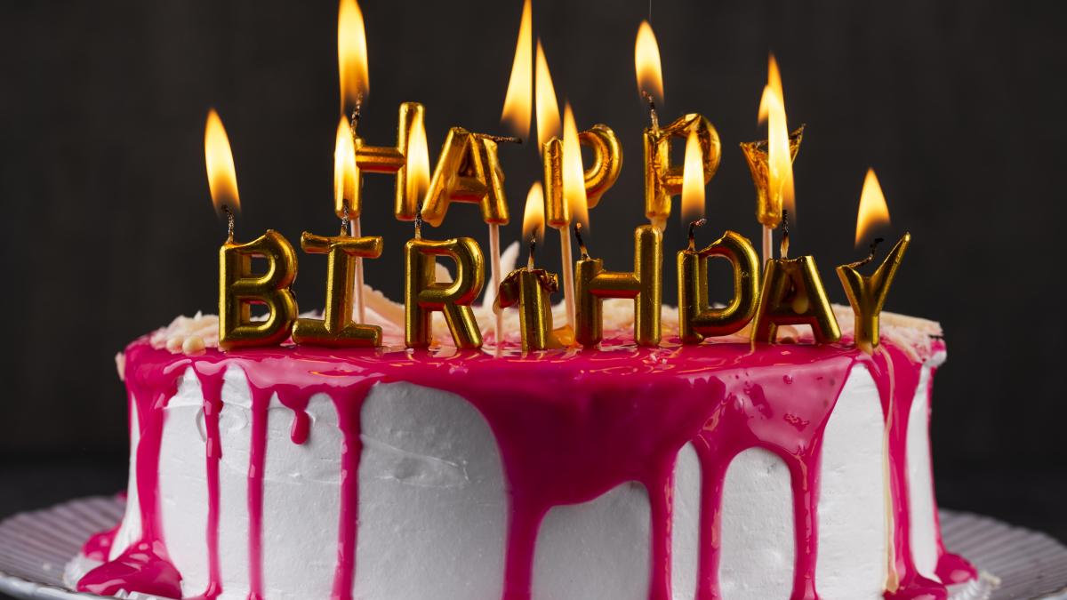 delicious-cake-candles-arrangement_22166500