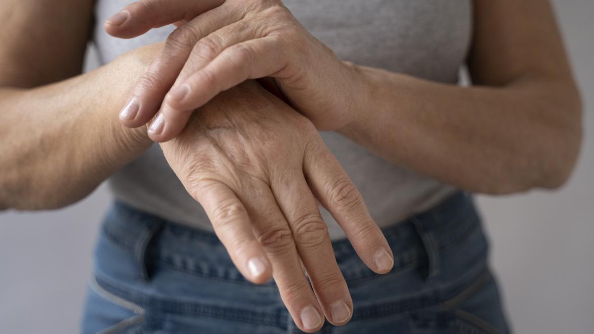 te-dor-articulatiile-nu-ignora-acest-semn-care-e-diferenta-dintre-osteoartrita-si-artrita-reumatoida_75919400