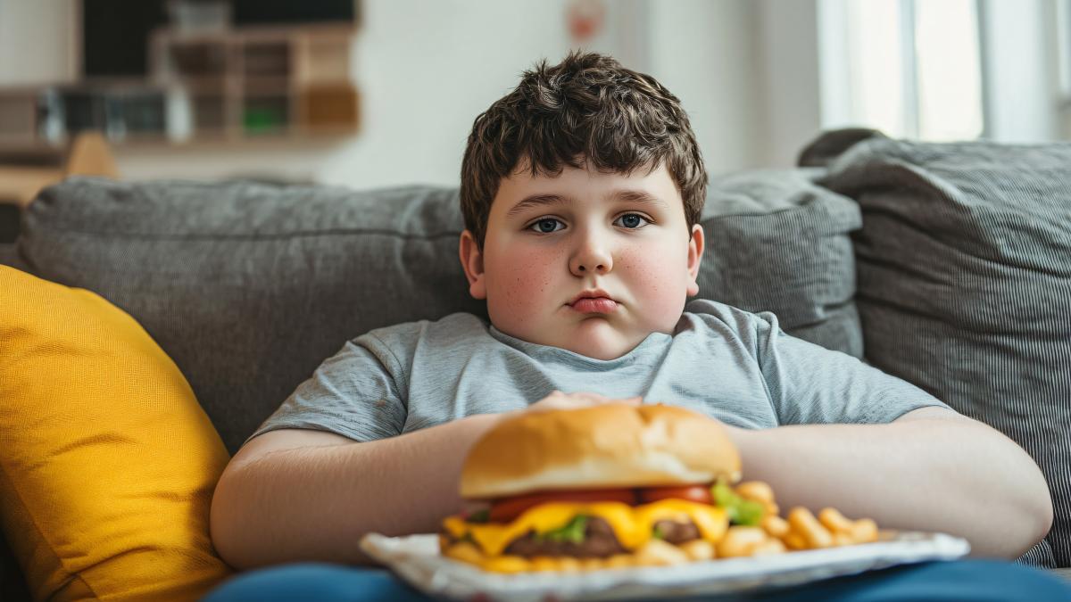 vor-fi-tot-mai-multi-adolescenti-obezi-si-supraponderali_92133500