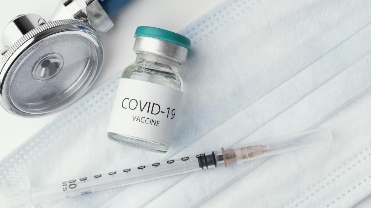 composition-with-coronavirus-vaccine-bottle_81748900