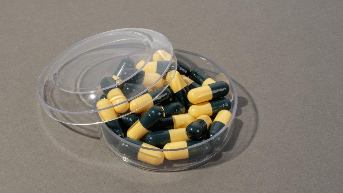 ce-contine-cu-adevarat-plasticul-de-pe-pastile--adevarul-despre-capsulele-medicinale_69008700