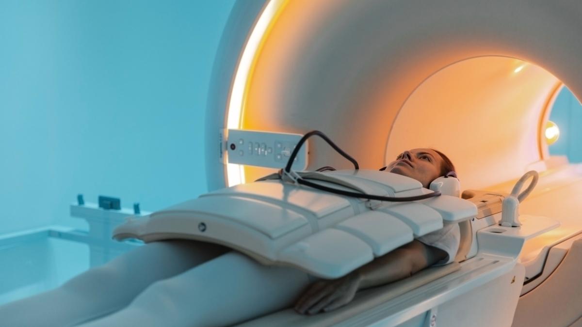 radioterapia-stereotaxica-si-brahiterapia--decontate-prin-cnas--dr--matei-bara-oferim-pacientilor-un-tratament-cat-mai-personalizat-si-adaptat-fiecarei-formatiuni-tumorale_83687800