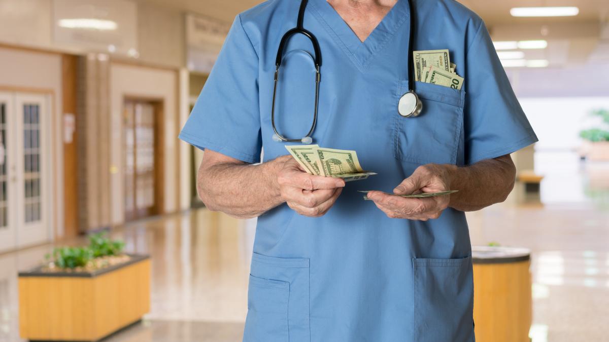 managerii-si-sefii-de-sectie--evaluati-dupa-reguli-noi--ce-urmeaza-pentru-salariile-personalului-medical_35675100