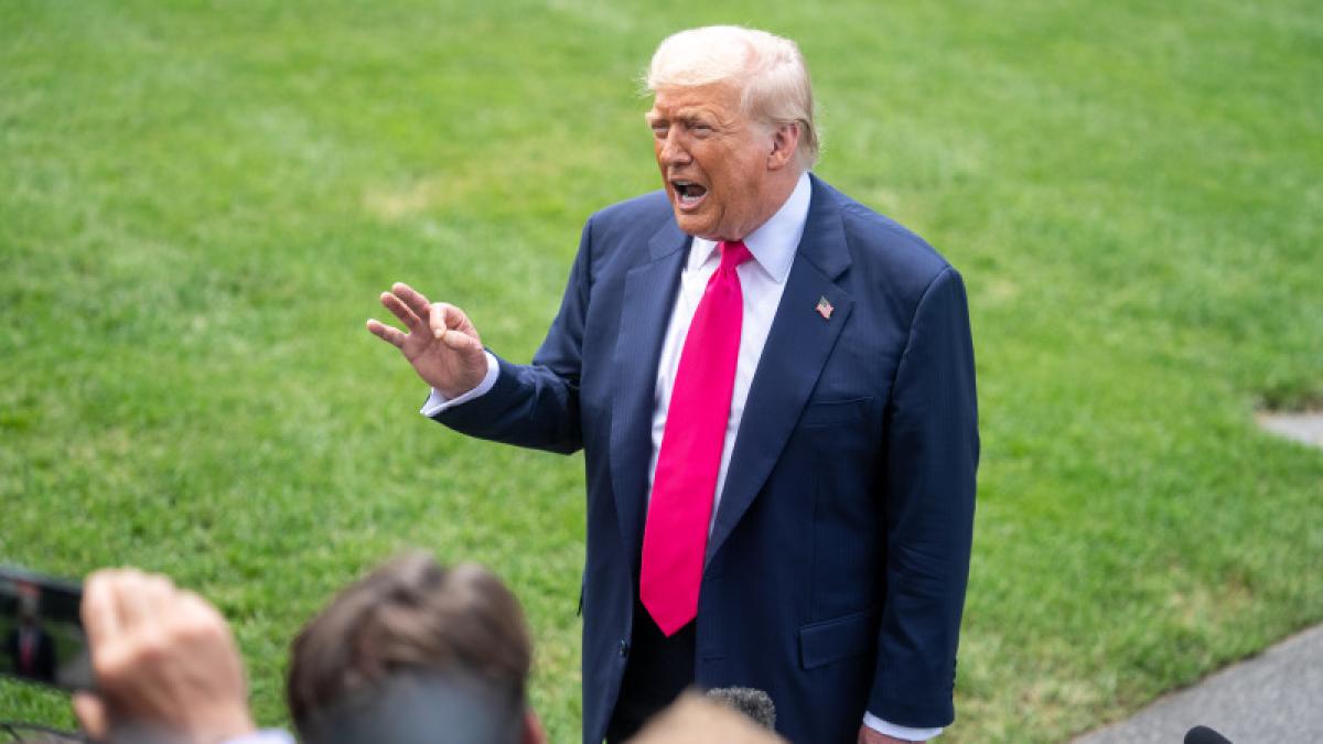 Trump, diagnosticat cu insuficiență venoasă cronică după apariția unor vânătăi pe mână. Cum se manifestă boala