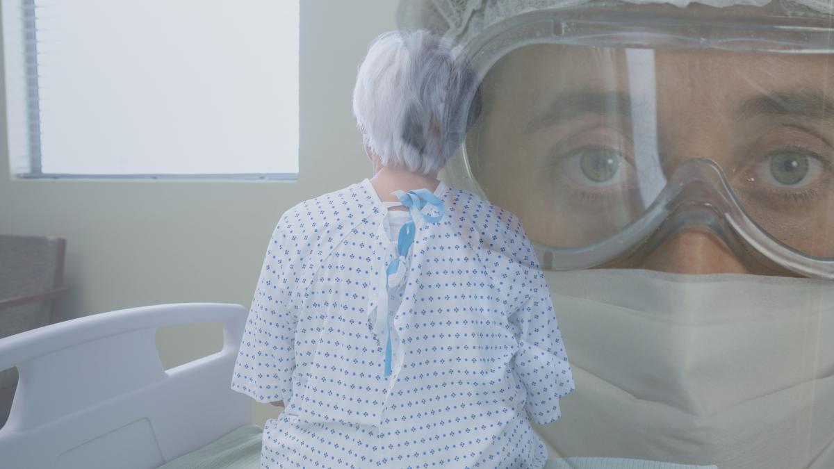 Supraviețuitorii cancerului, condamnați la un risc uriaș de forme severe de COVID
