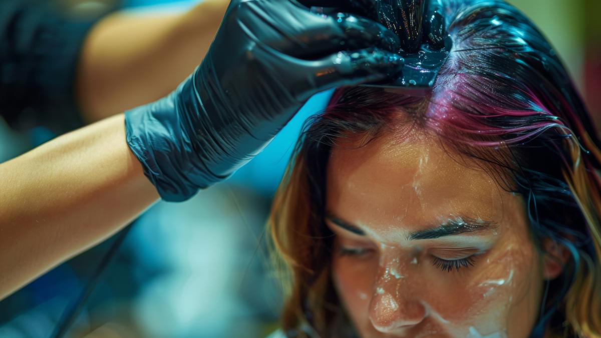 De ce să nu te speli pe cap cu 2–3 zile înainte de vopsire. Sfaturi pentru o culoare perfectă și un scalp sănătos