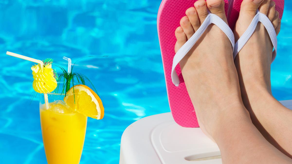 de-ce-sa-nu-porti-slapi-la-piscina--detaliul-care-te-va-pune-pe-ganduri_29010300