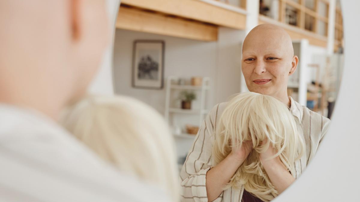 Descoperirea care schimbă viața pacienților de peste 65 de ani cu cancer metastatic