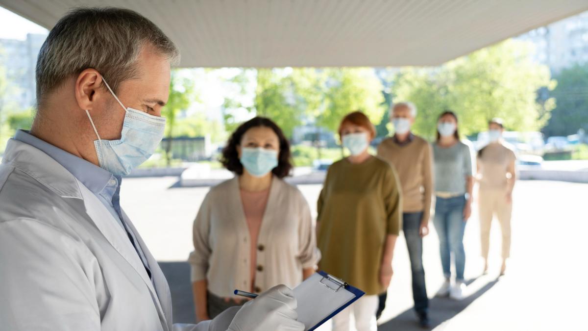 COVID-19 revine în România. Medicii, semnal de alarmă