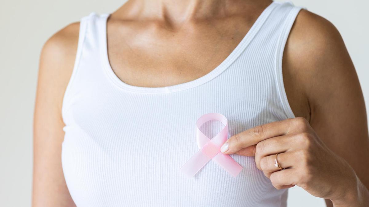 Tamoxifen, medicamentul pentru cancerul de sân, poate crește rareori riscul de cancer uterin
