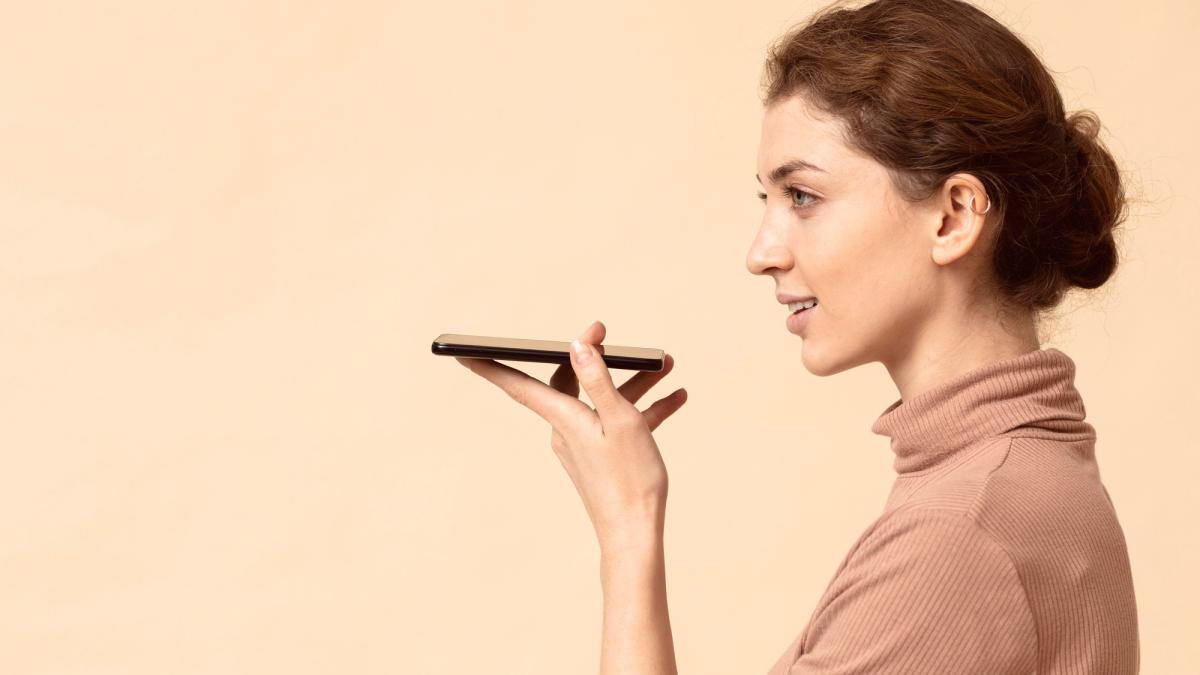 Semnele cancerului pe care le trădează vocea. Smartphone-ul, noul instrument de screening