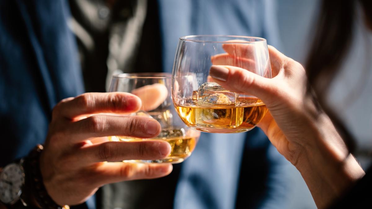 Dr. Tudor Ciuhodaru demontează 5 mituri despre fiola de alcool