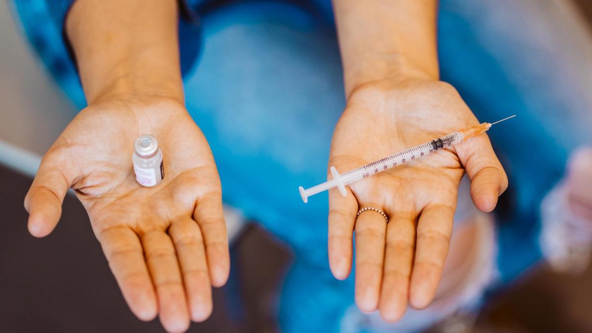 Un pacient cu diabet zaharat tip 1 a primit o injecţie săptămânală de insulină. Premieră naţională la Suceava