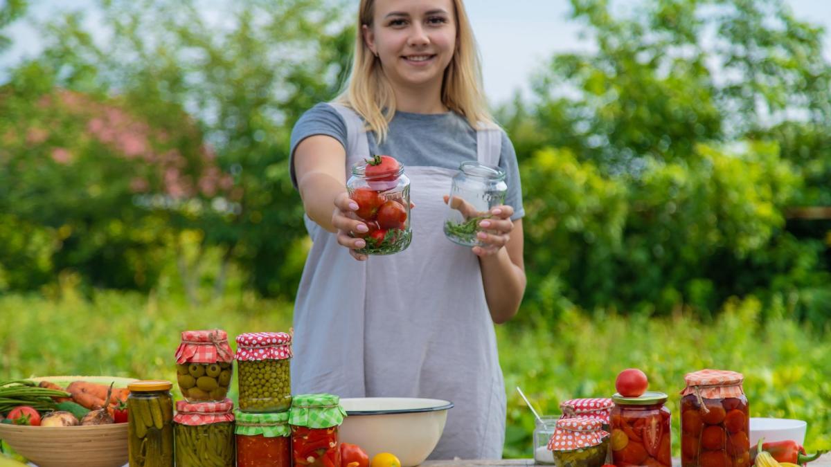 Ce trebuie să știi când pui murături, faci zacuscă sau gem. Radu Leca, precizări