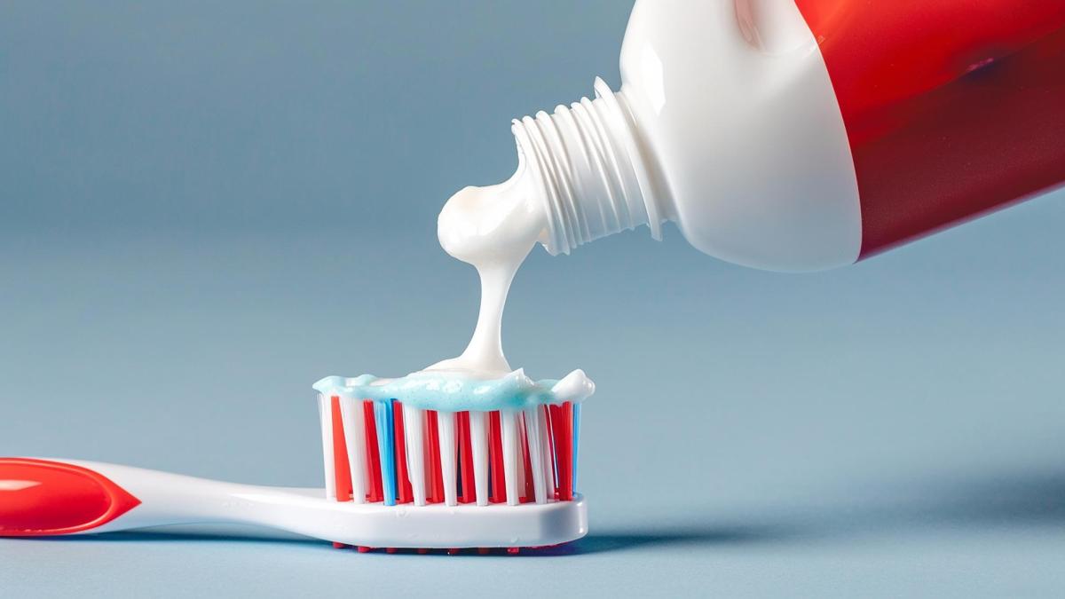 Pasta de dinți făcută din păr uman ar putea regenera smalțul dentar