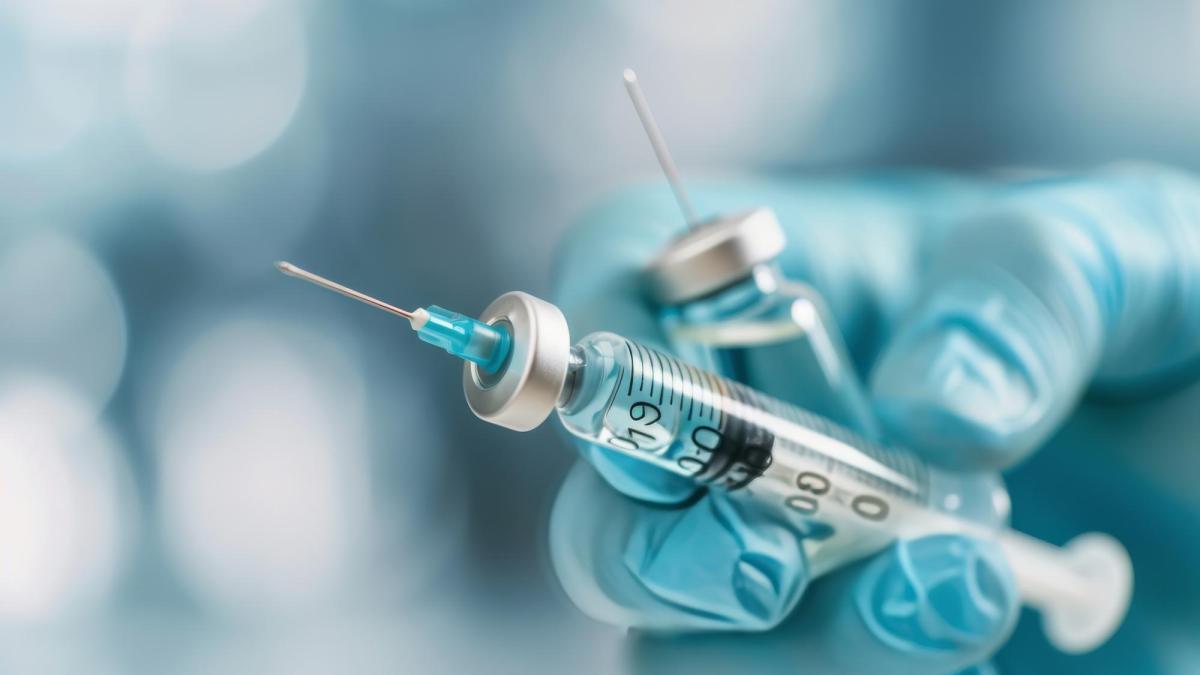 Detaliul important pe care trebuie să îl știi despre vaccinul anti-gripal și anti-COVID
