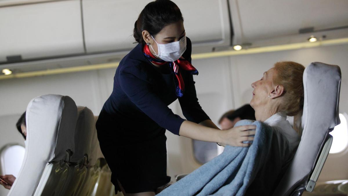 Ce se întâmplă dacă cineva moare în timpul unui zbor Un însoțitor de zbor dezvăluie procedura