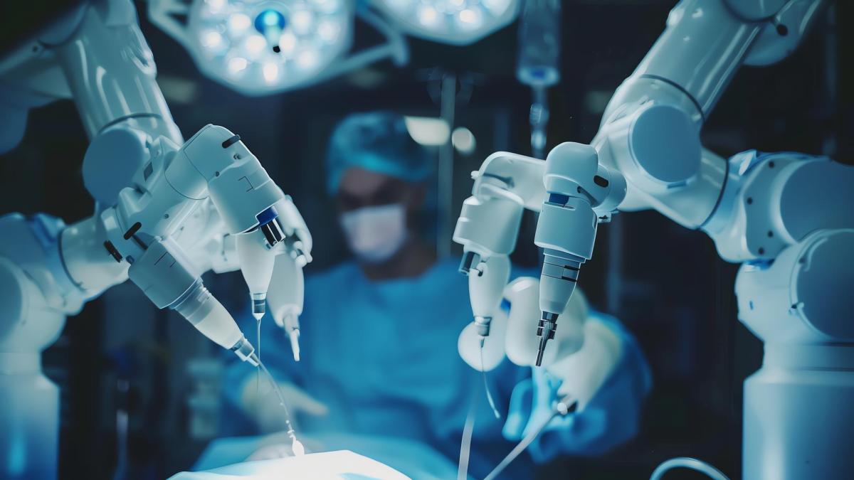 Chirurgia robotică, standardul de aur în tratarea herniilor și eventrațiilor. Dr. Teodor Buliga Permite lucrul după colț