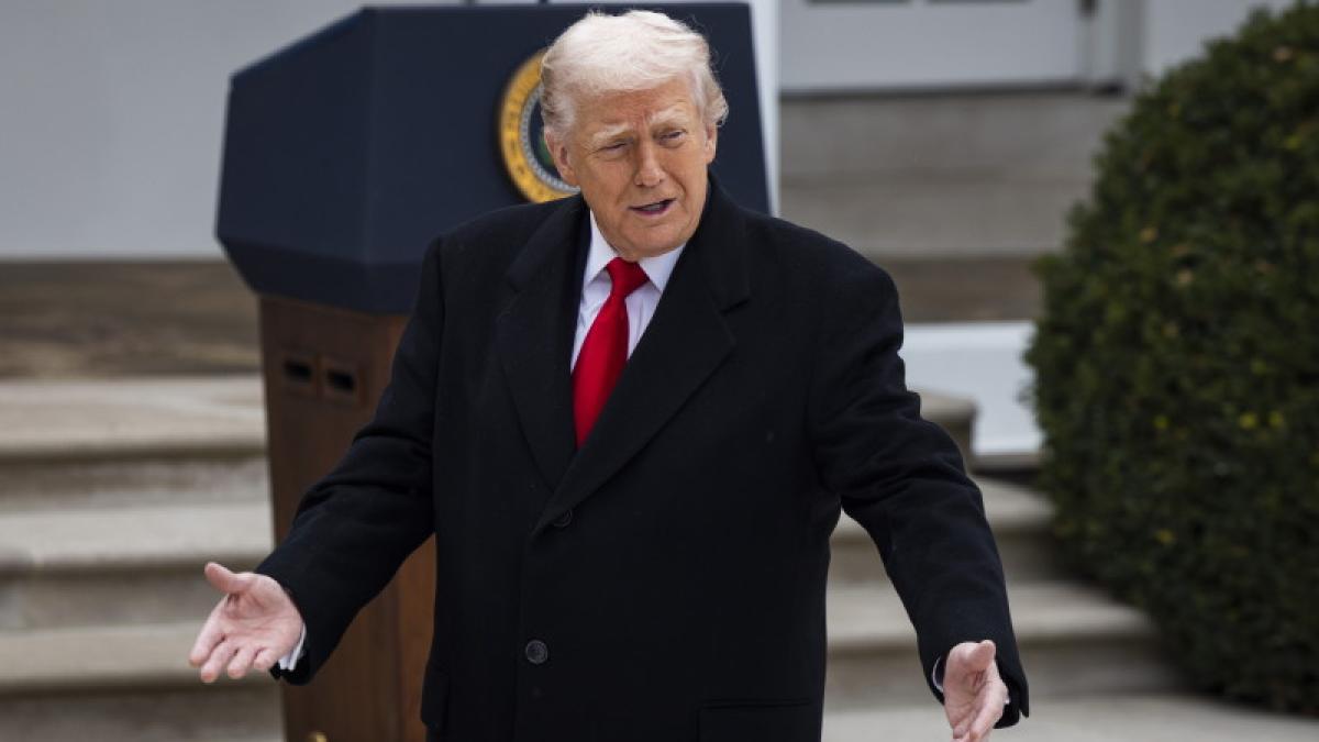 Donald Trump și mersul ciudat semne despre sănătatea sa