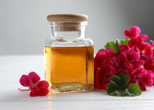 ce este uleiul esential de geraniu beneficii uimitoare pentru piele