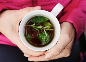 cele mai bune 4 ceaiuri pentru colita ulcerativa