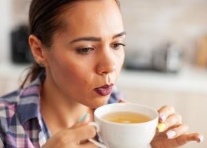 care este cel mai bun moment pentru a bea ceai verde cand te poate ajuta mai mult si cand ar fi mai bine sa il eviti