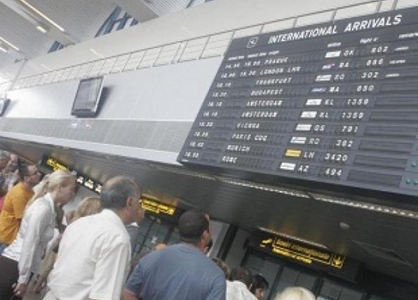 suspect de febra tifoida la aeroportul otopeni