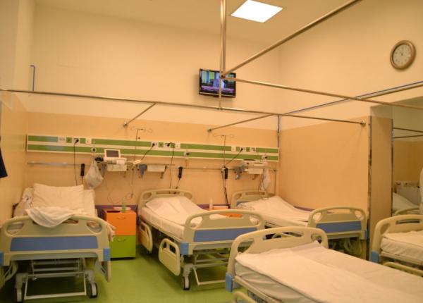 scandalul bebelu ilor infecta i cu stafilococ maternitate inchisa de dsp explica iile conducerii