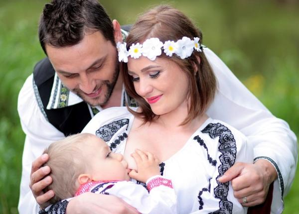 alaptare sau hranire cu biberonul cum ajung copiii stangaci sau dreptaci