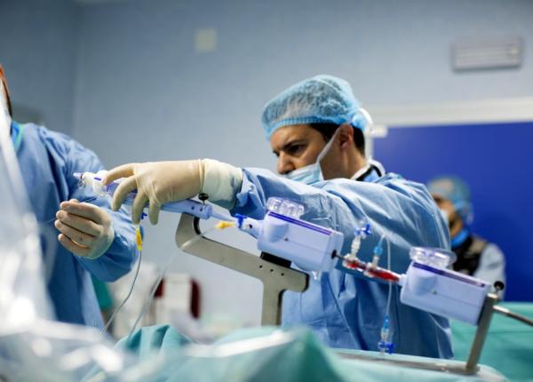 doua valve ale inimii tratate simultan fara bisturiu opera ie premiera na ionala