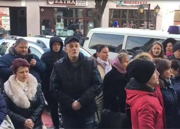 asisten i medicali in strada pentru scaderile salariale