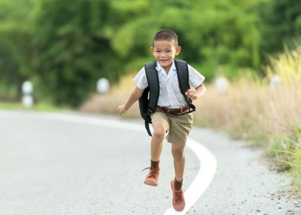 risc de obezitate scazut la copiii care merg pe jos la coala