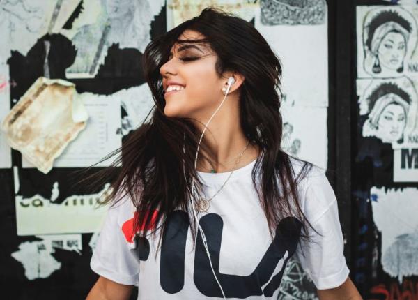 ascultarea muzicii relaxanta dar paguboasa cum ne afecteaza memoria atunci cand lucram