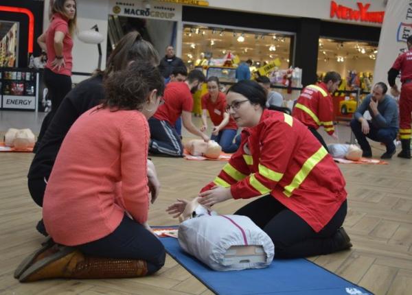 cum salvezi o via a cursuri gratuite de prim ajutor la cluj