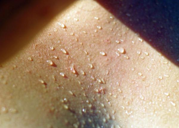 transpira iile nocturne la femei i barba i ce boli pot ascunde i ce alte simptome au