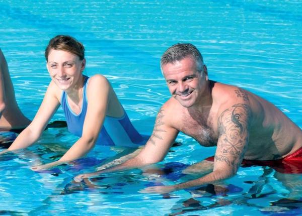 piscina pericol sau distrac ie de ce sa evi i apa cand miroase a clor