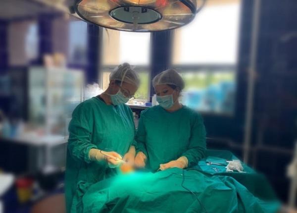 pacienta de 95 de ani cu tumora gigant la nivelul fe ei crescuta in peste 50 de ani